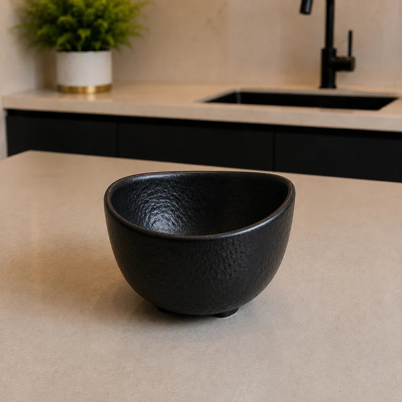 Winsor England 2.75 Inch Porcelain Oval Bowl – Black Finish