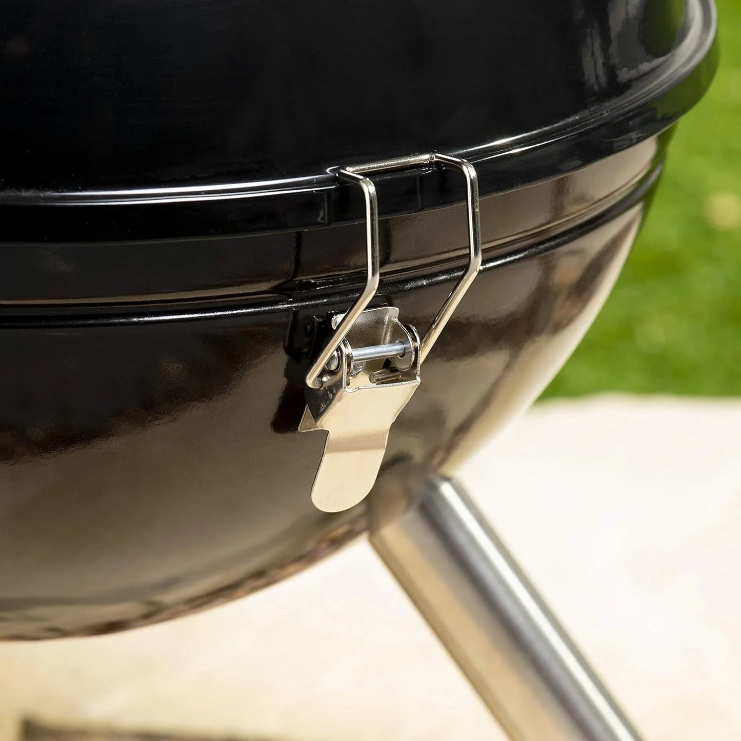 Premium Charcoal BBQ Grill – Portable Outdoor Barbecue Stand with Lid | Backyard & Camping Grill